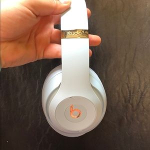 Beats by Dre studio 3 wireless headphones